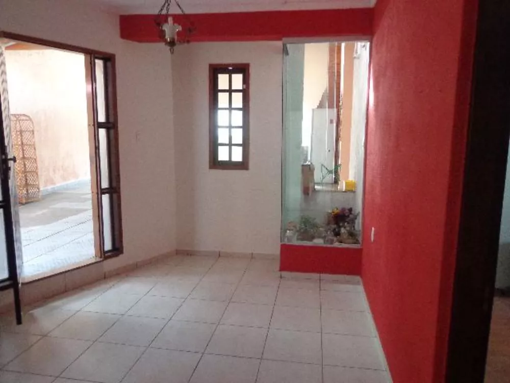 Casa à venda com 3 quartos, 230m² - Foto 4