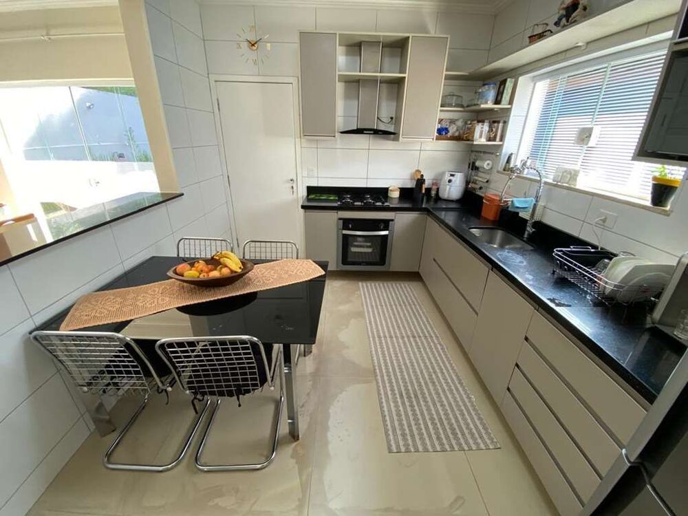 Casa de Condomínio à venda com 5 quartos, 298m² - Foto 2