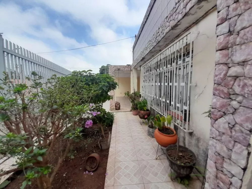 Casa à venda e aluguel com 3 quartos, 135m² - Foto 3