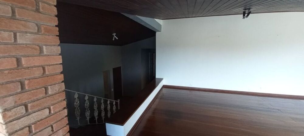 Casa de Condomínio à venda com 4 quartos, 500m² - Foto 2