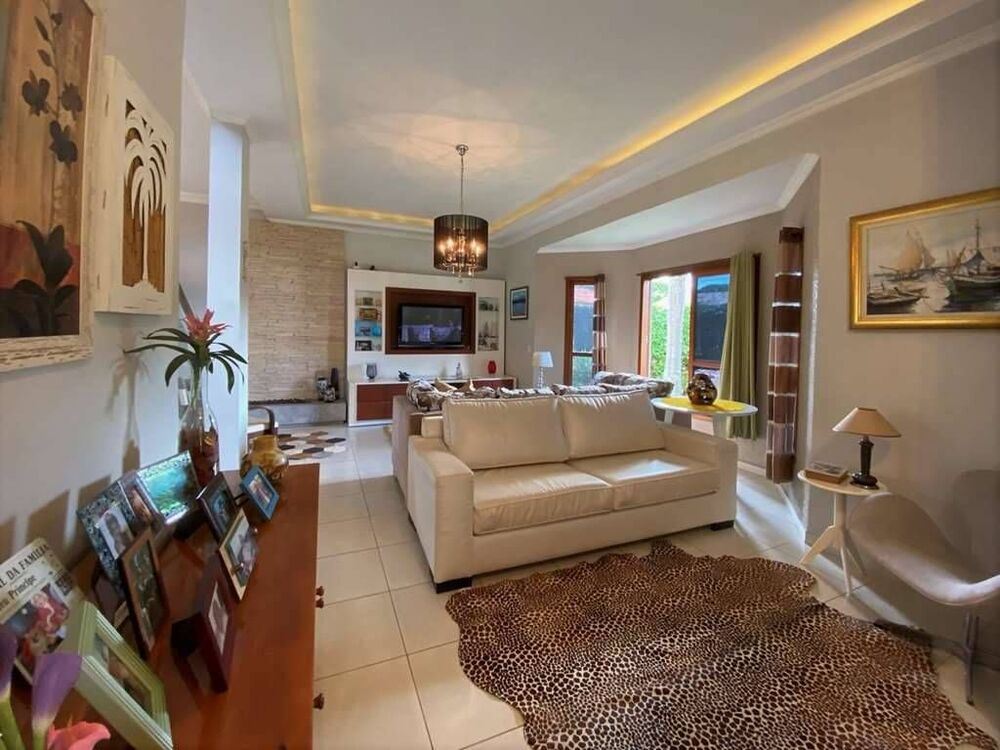Casa de Condomínio à venda com 4 quartos, 362m² - Foto 4