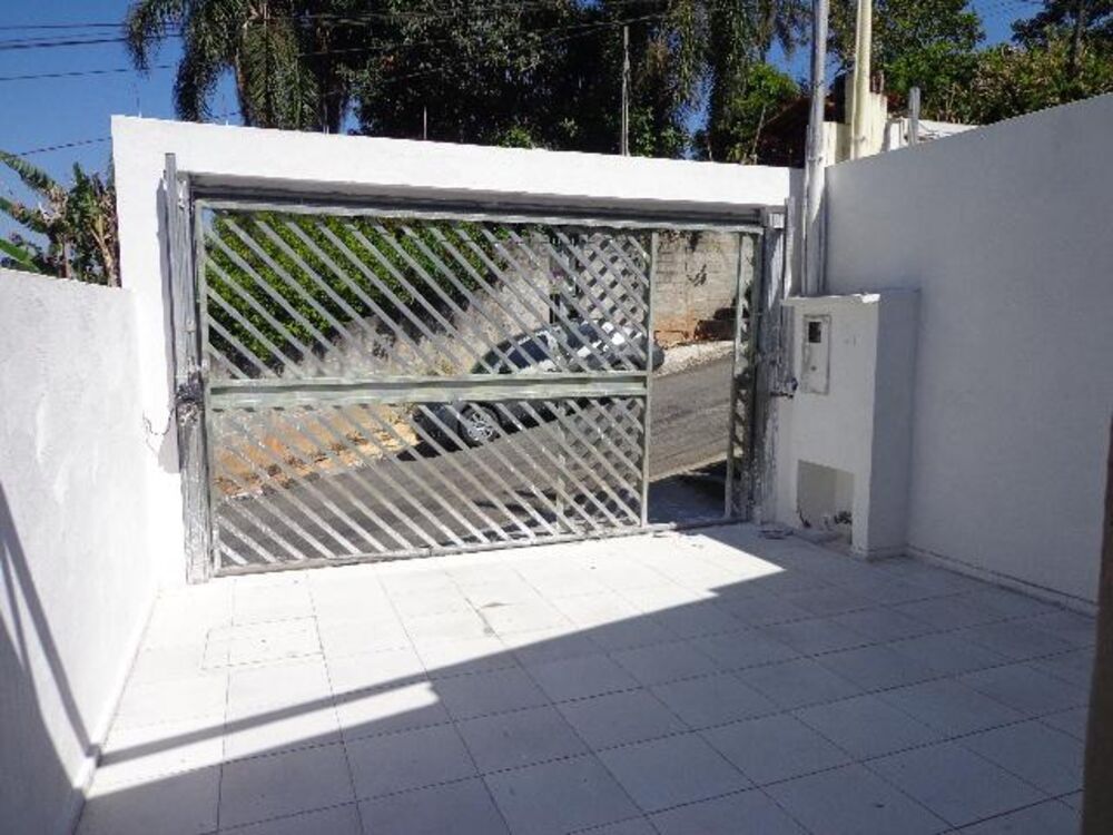 Casa à venda com 2 quartos, 70m² - Foto 3