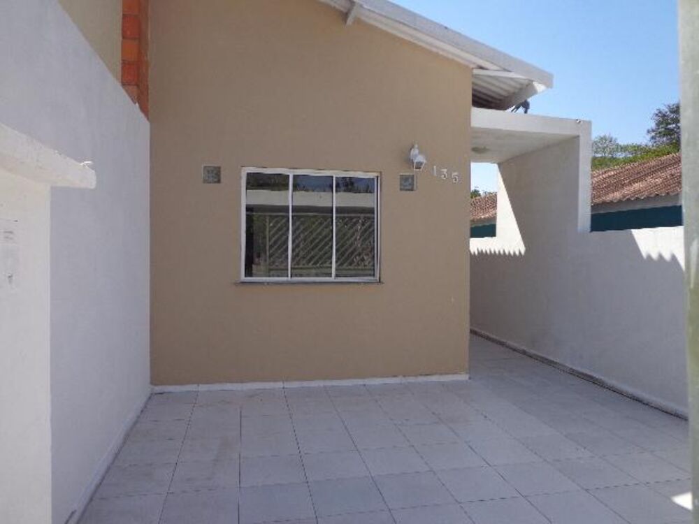 Casa à venda com 2 quartos, 70m² - Foto 1
