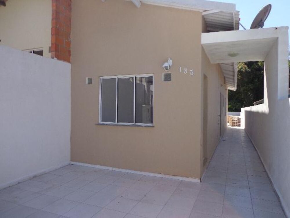 Casa à venda com 2 quartos, 70m² - Foto 2