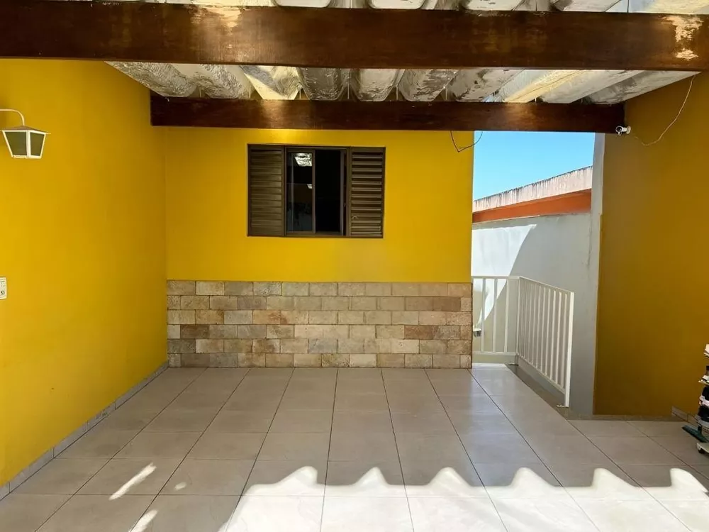 Casa à venda com 3 quartos, 177m² - Foto 1