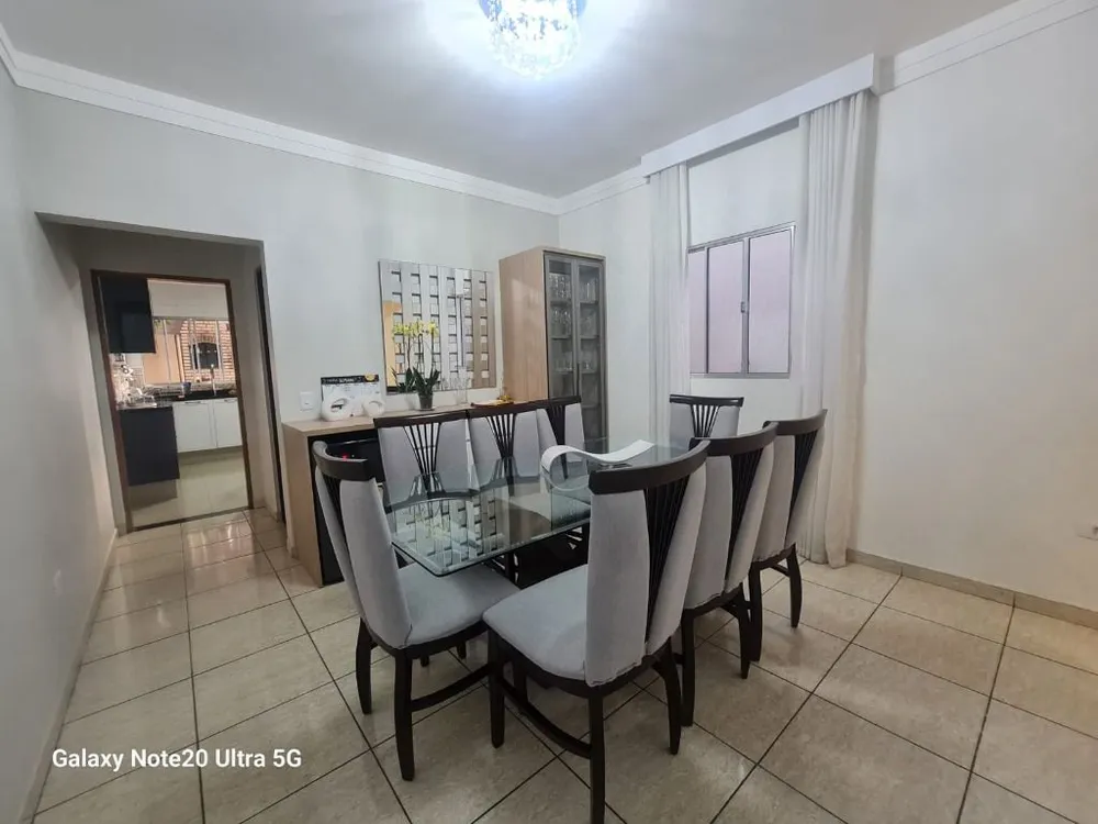 Casa, 3 quartos, 250 m² - Foto 1