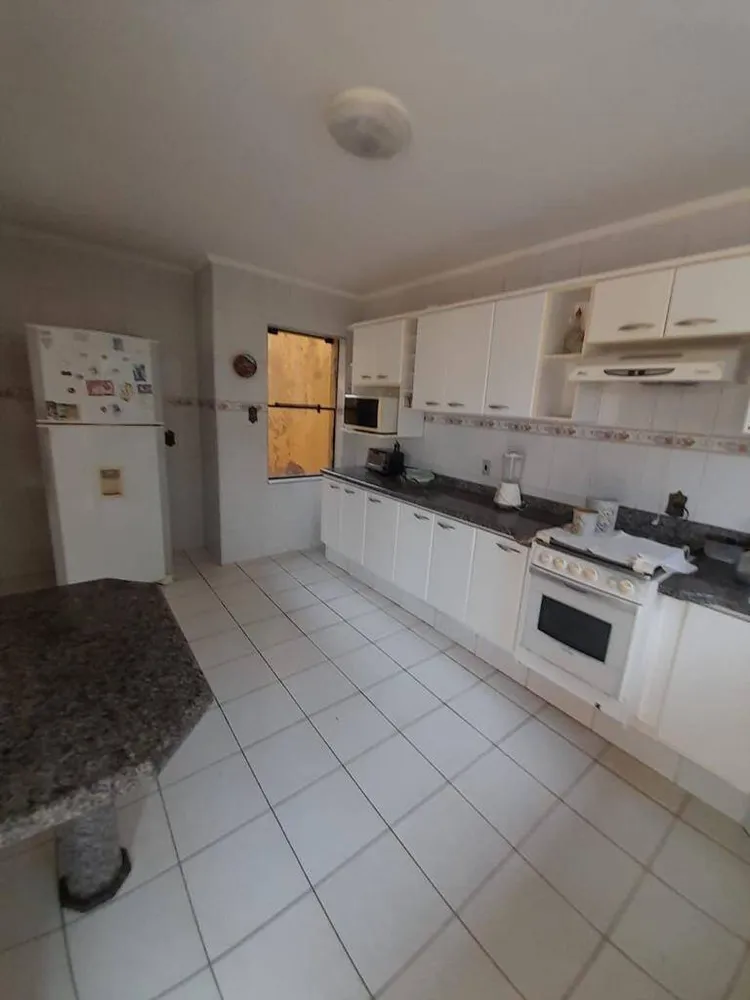 Casa, 3 quartos, 250 m² - Foto 3
