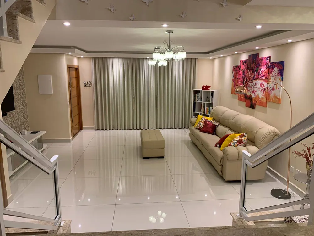 Casa, 3 quartos, 245 m² - Foto 1