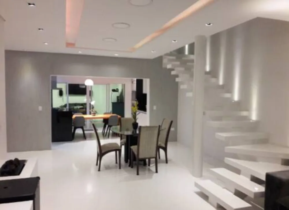Casa, 3 quartos, 234 m² - Foto 1