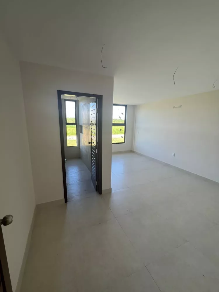 Casa à venda com 4 quartos, 2500m² - Foto 2