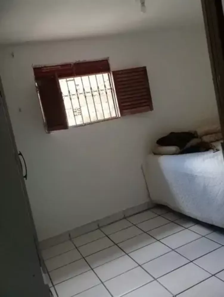 Casa à venda com 2 quartos, 200m² - Foto 4