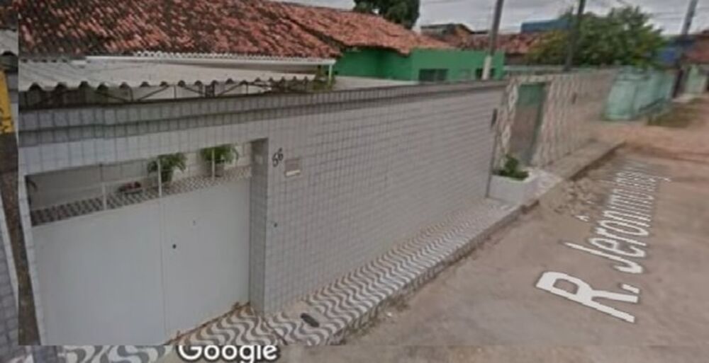 Casa à venda com 5 quartos, 200m² - Foto 1