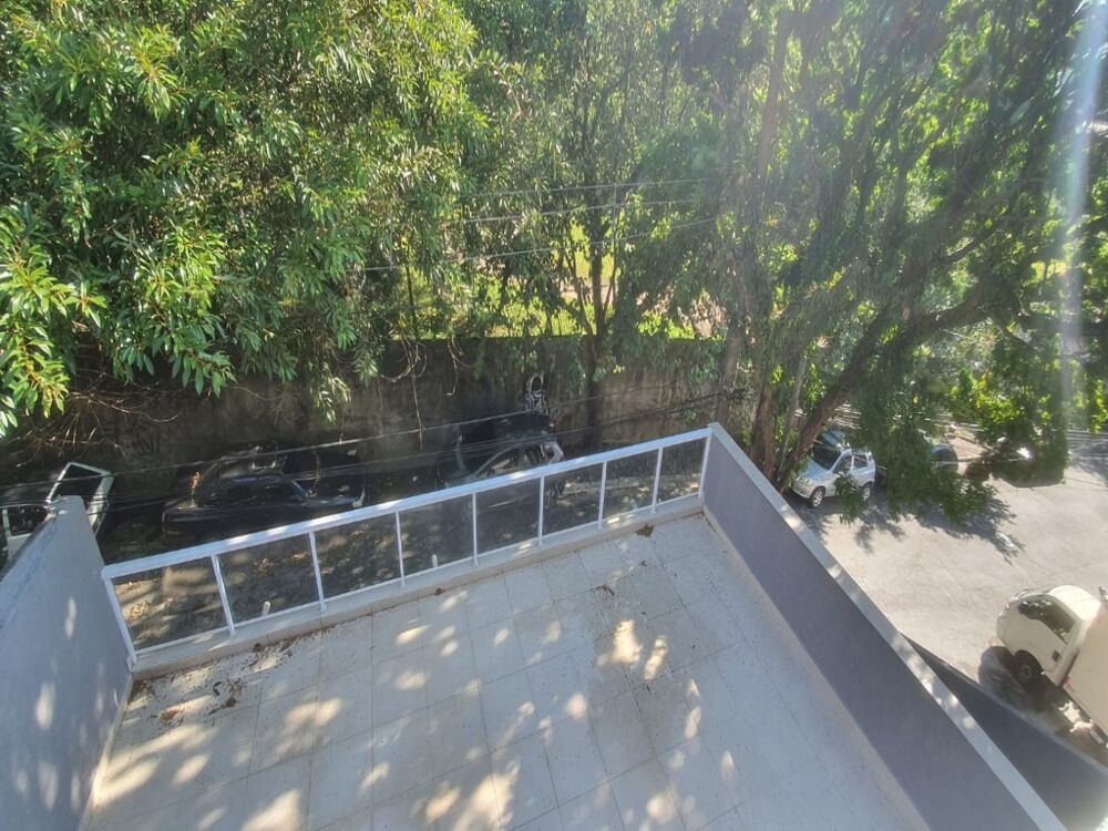 Sobrado à venda com 5 quartos, 300m² - Foto 1