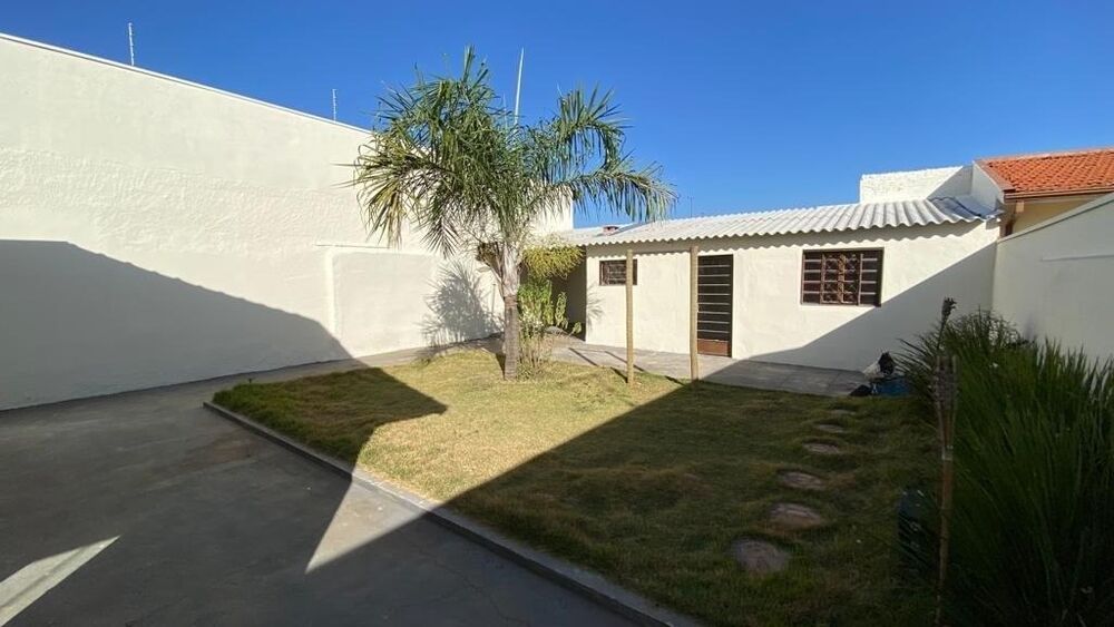 Casa à venda com 3 quartos, 141m² - Foto 1