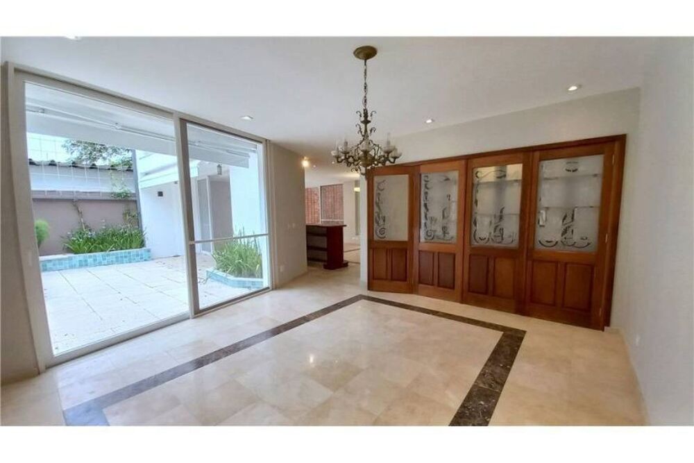 Casa para alugar com 3 quartos, 450m² - Foto 11