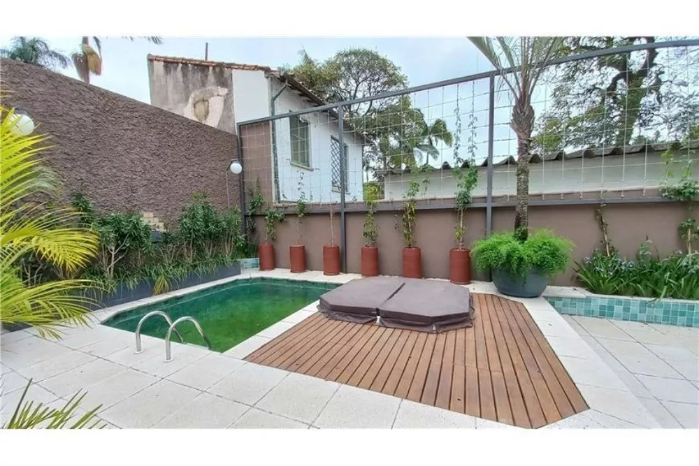 Casa para alugar com 3 quartos, 450m² - Foto 1