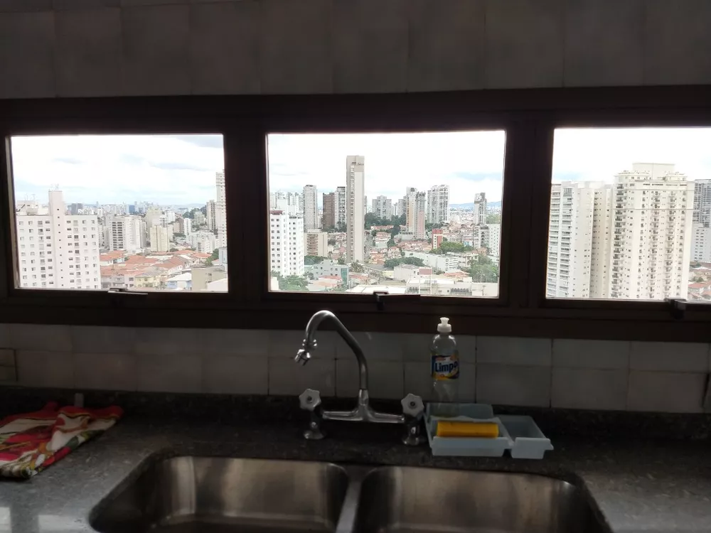 Apartamento à venda com 4 quartos, 211m² - Foto 2