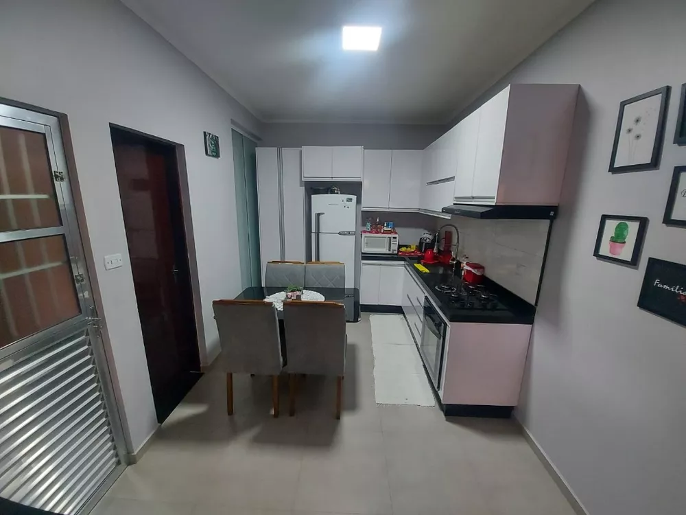 Casa à venda com 4 quartos, 335m² - Foto 1