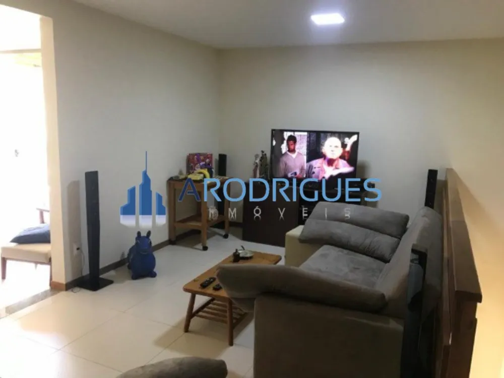 Casa, 4 quartos, 168 m² - Foto 1