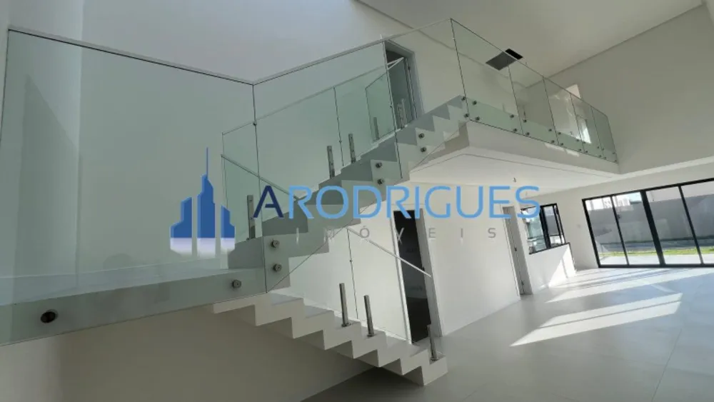 Casa, 4 quartos, 294 m² - Foto 1