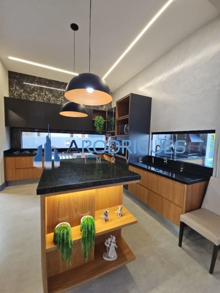 Casa, 3 quartos, 1052 m² - Foto 2