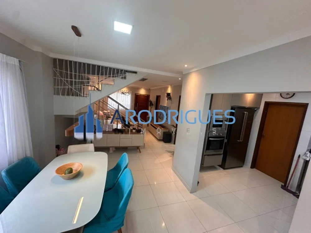 Casa, 4 quartos, 250 m² - Foto 8