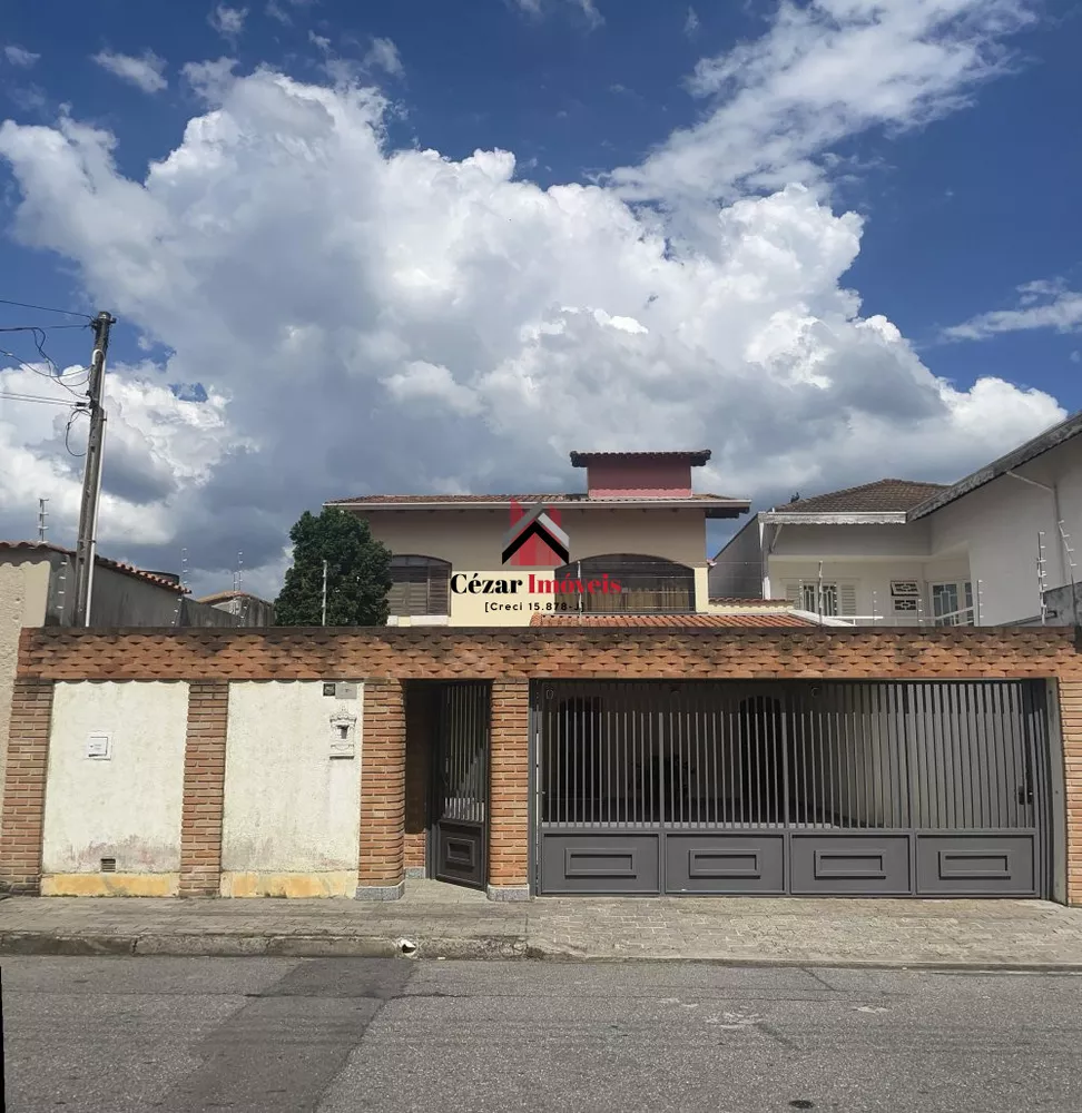 Sobrado à venda com 4 quartos, 315m² - Foto 1