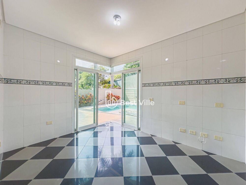 Casa de Condomínio à venda com 4 quartos, 660m² - Foto 2