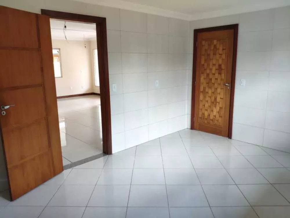 Casa à venda com 4 quartos, 200m² - Foto 9