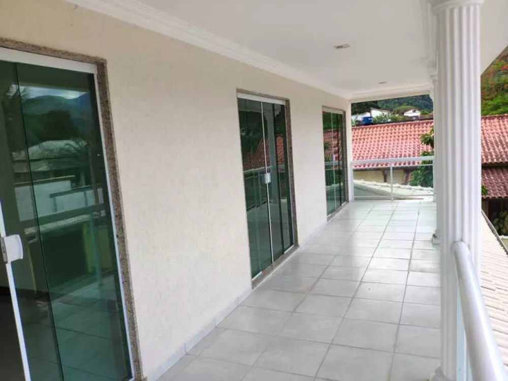 Casa à venda com 4 quartos, 200m² - Foto 15