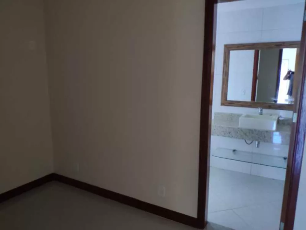 Casa à venda com 4 quartos, 200m² - Foto 14