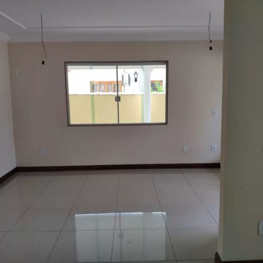 Casa à venda com 4 quartos, 200m² - Foto 4