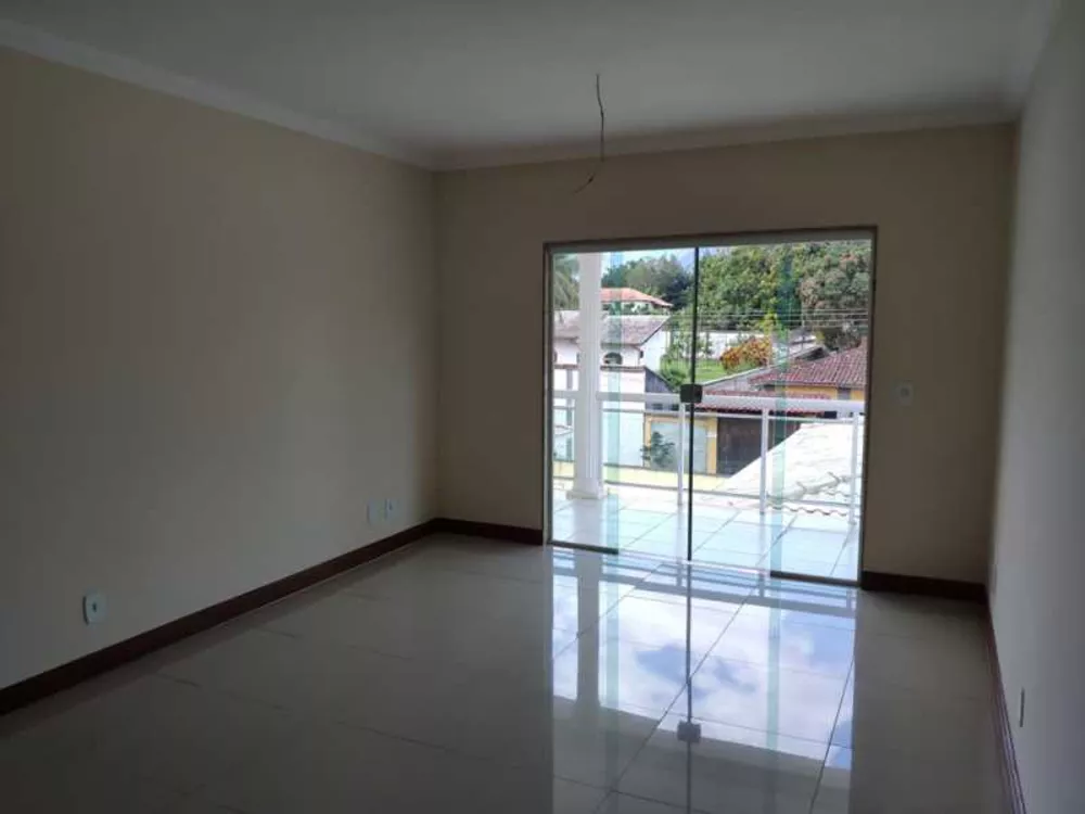 Casa à venda com 4 quartos, 200m² - Foto 12