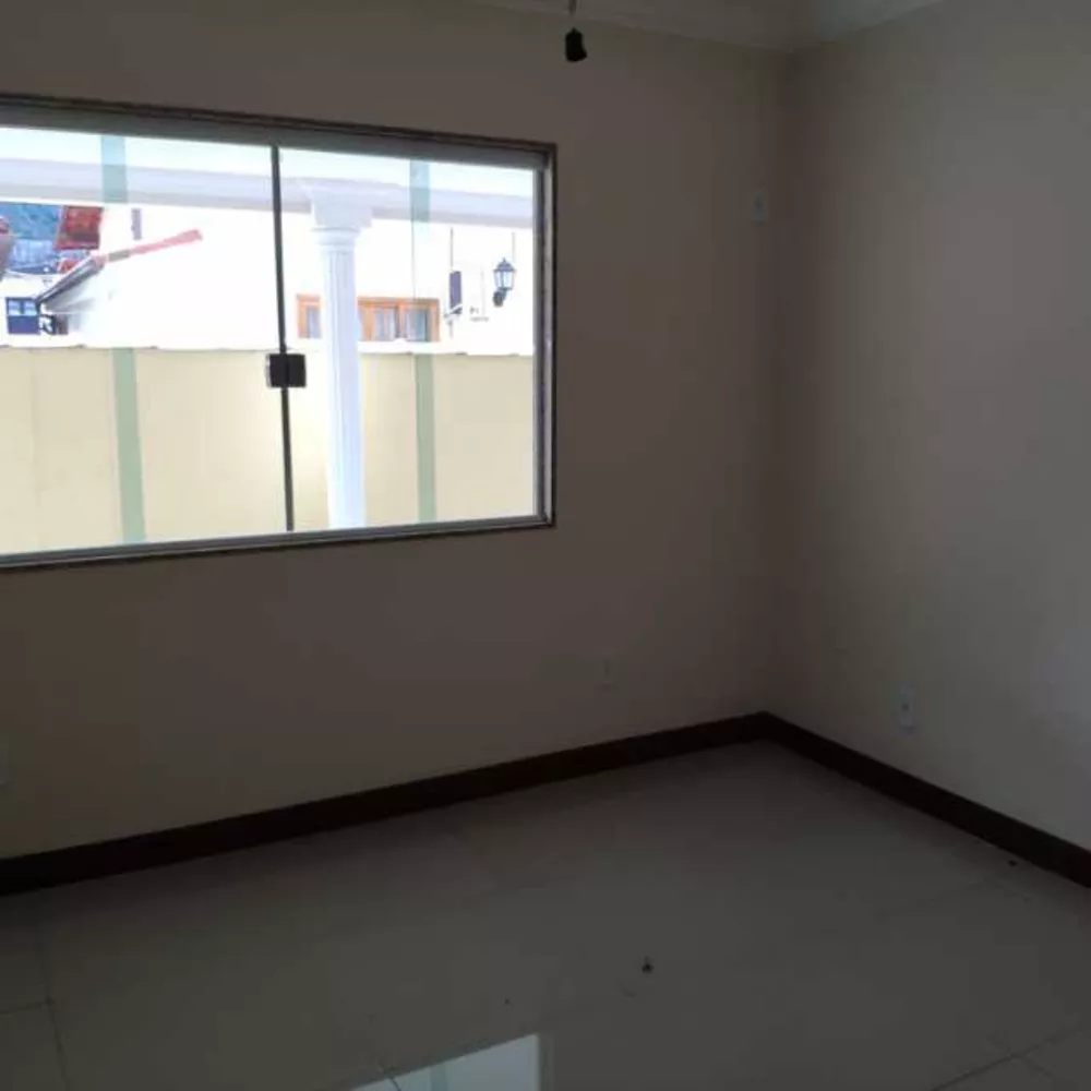 Casa à venda com 4 quartos, 200m² - Foto 5