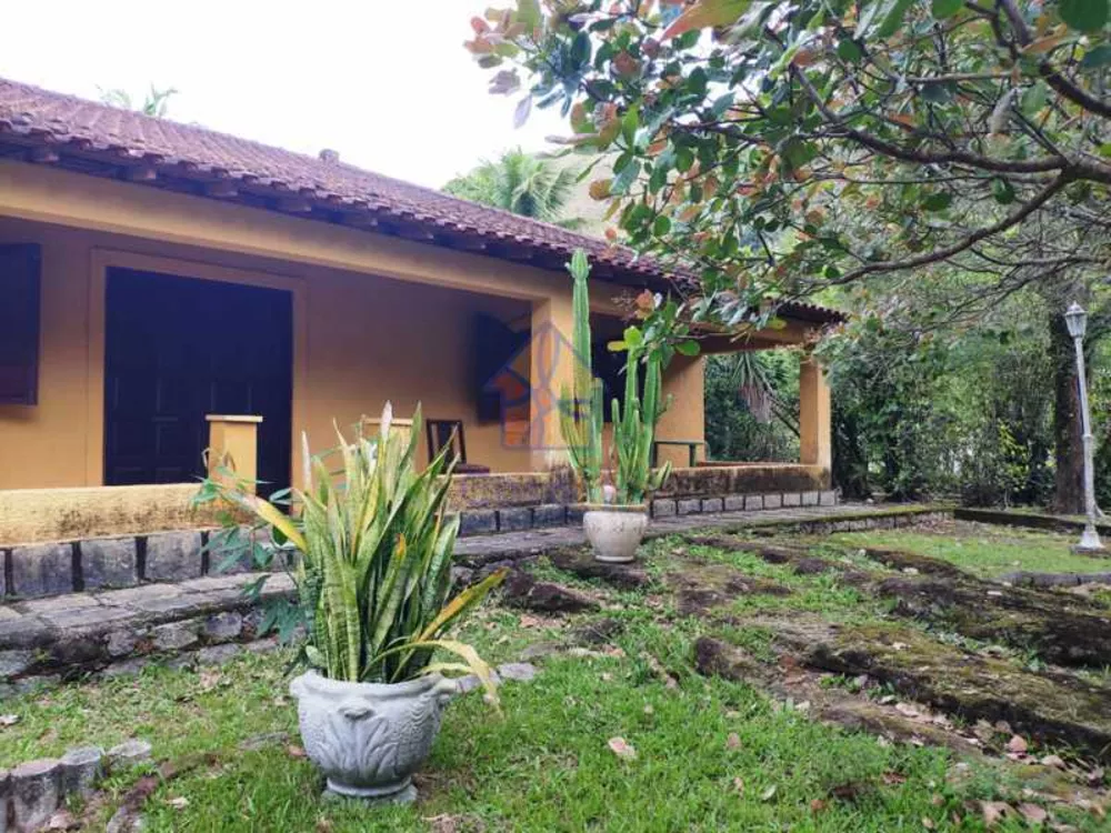 Casa, 6 quartos, 180 m² - Foto 1