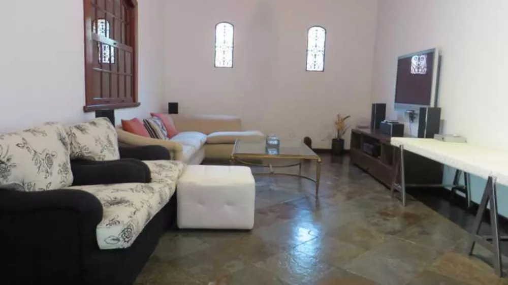 Casa de Condomínio à venda com 4 quartos, 550m² - Foto 2