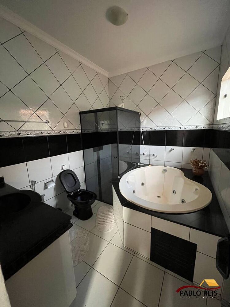 Casa à venda com 3 quartos, 260m² - Foto 2