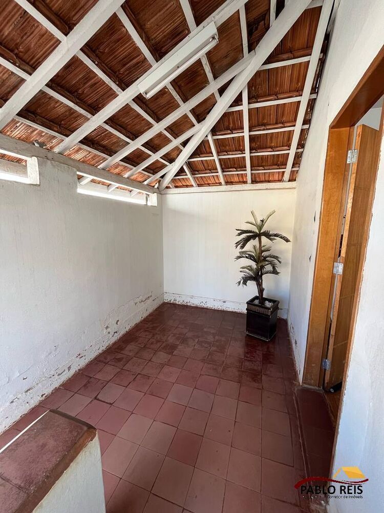 Casa à venda com 3 quartos, 150m² - Foto 2