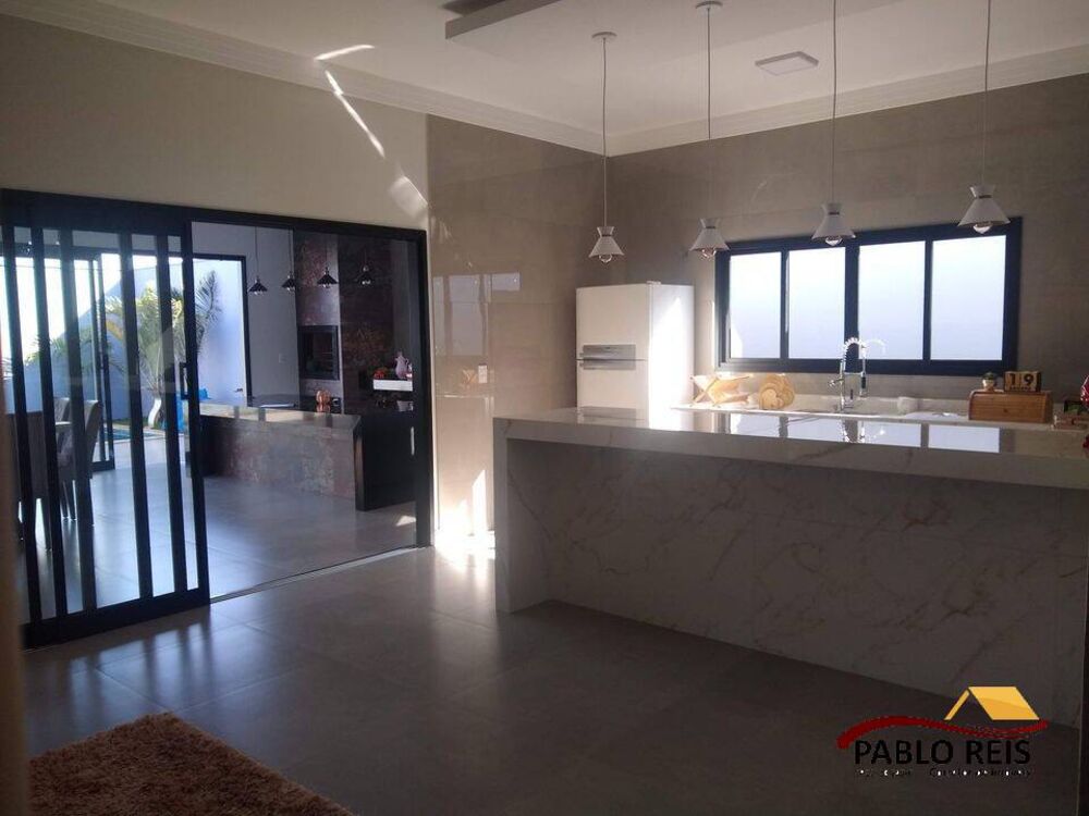 Casa à venda com 3 quartos, 286m² - Foto 4