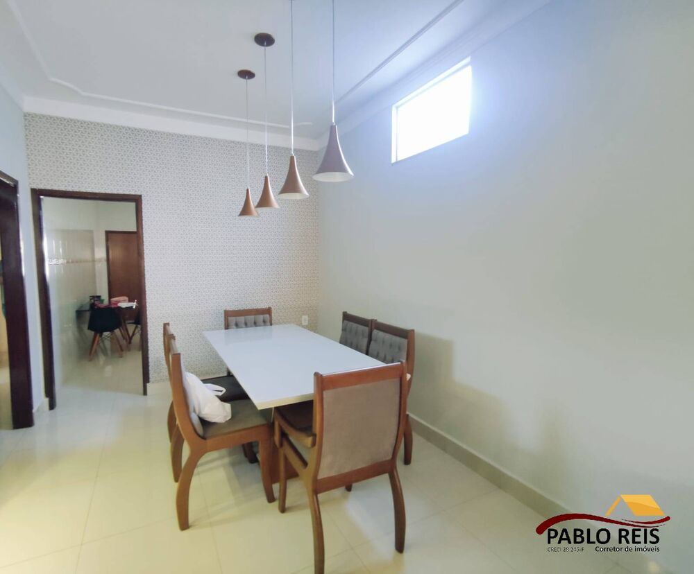 Casa à venda com 3 quartos, 200m² - Foto 1