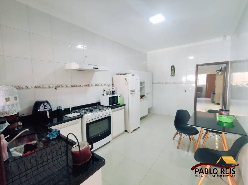Casa à venda com 3 quartos, 200m² - Foto 3