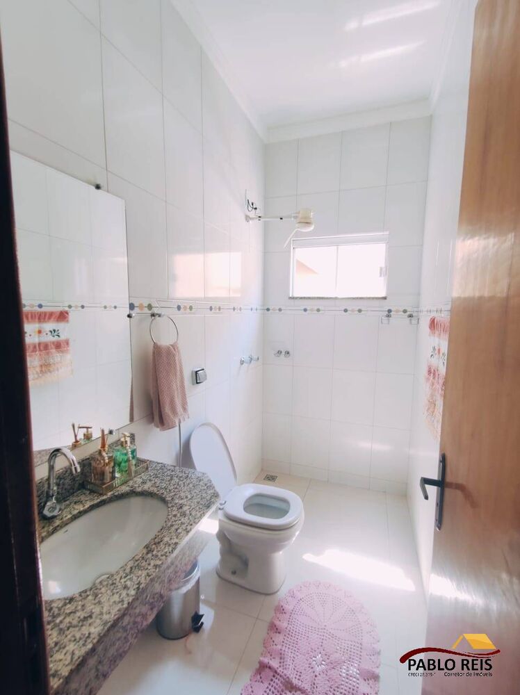 Casa à venda com 3 quartos, 200m² - Foto 2