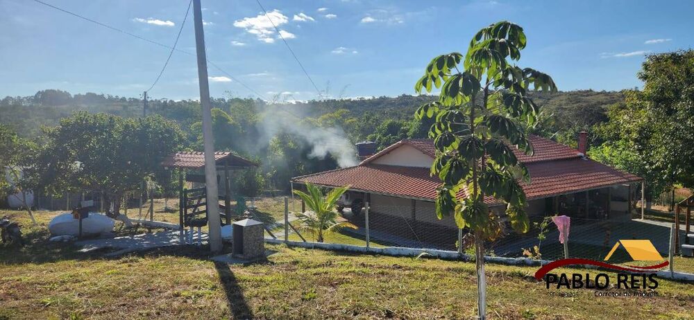 Chácara à venda com 3 quartos, 290m² - Foto 1