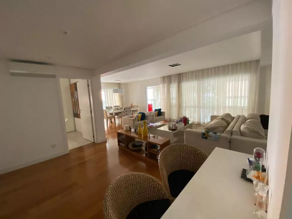 Apartamento à venda com 3 quartos, 240m² - Foto 2