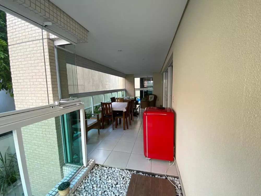 Apartamento à venda com 3 quartos, 240m² - Foto 3