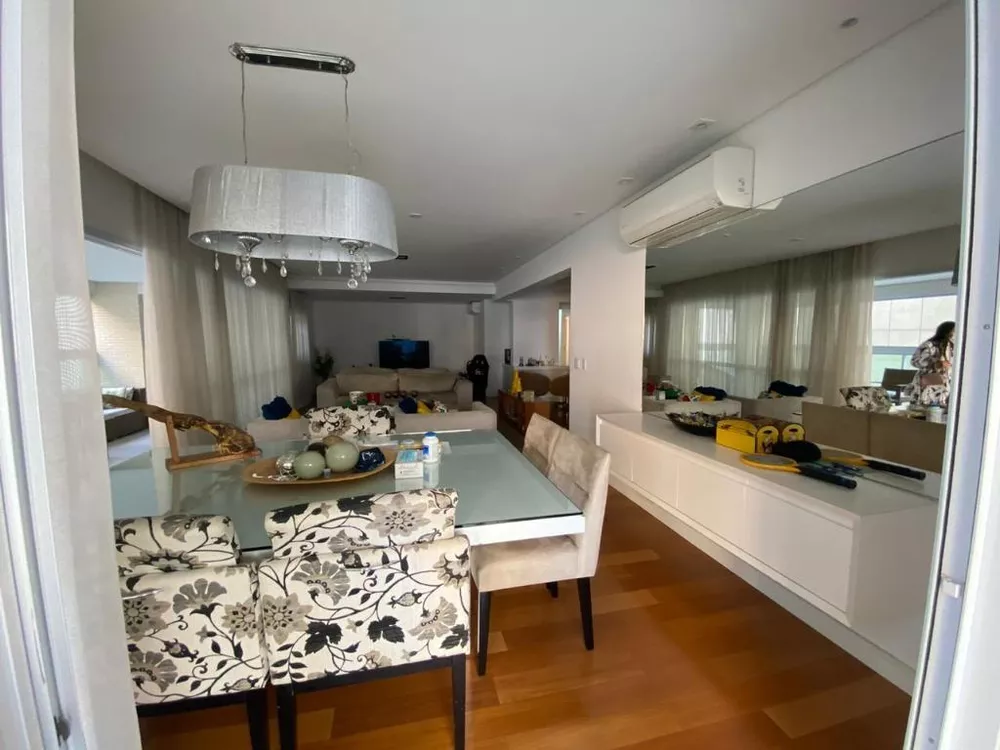 Apartamento à venda com 3 quartos, 240m² - Foto 1