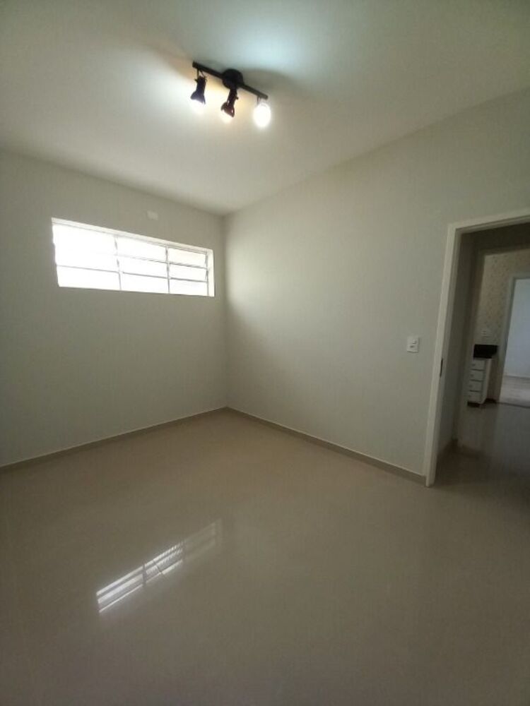 Casa para alugar com 4 quartos, 300m² - Foto 6