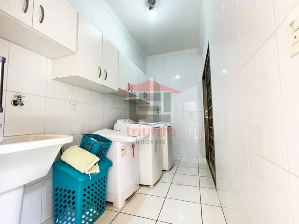 Casa, 3 quartos, 226 m² - Foto 8