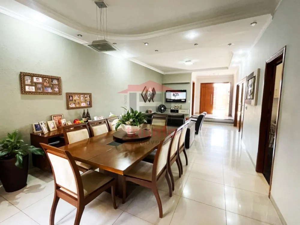 Casa, 3 quartos, 226 m² - Foto 2