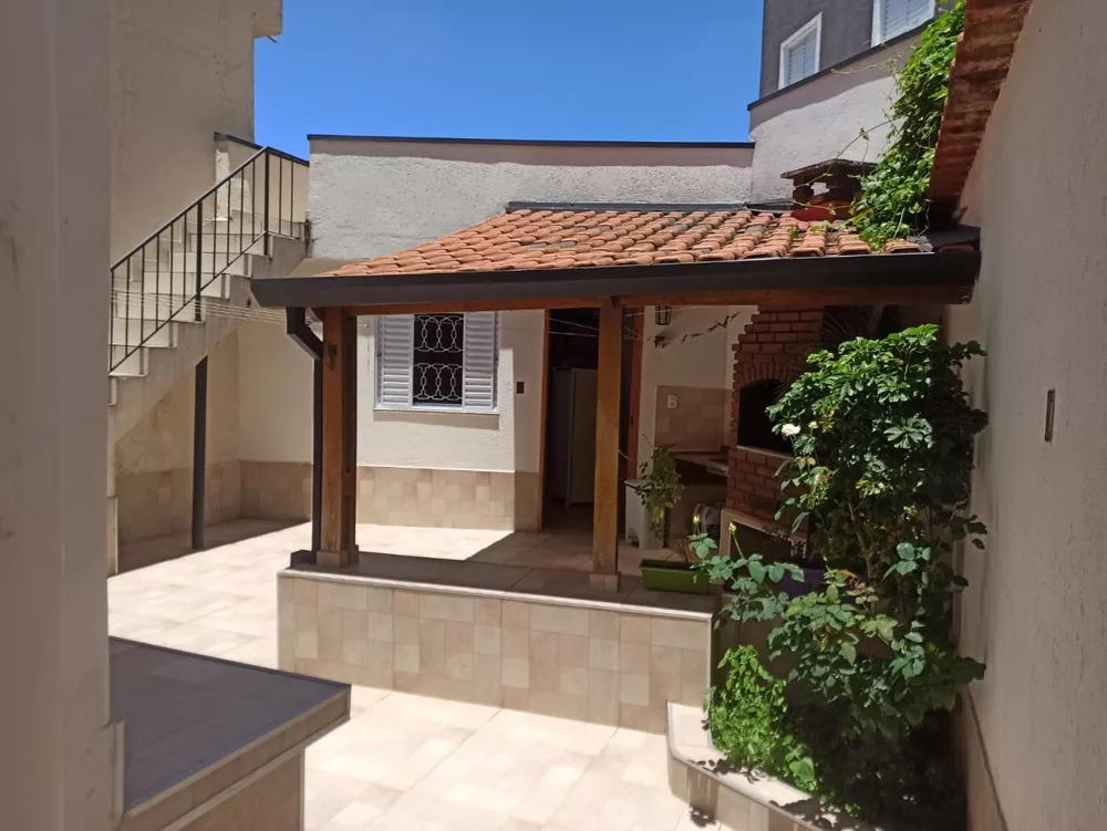 Casa à venda com 3 quartos, 150m² - Foto 1